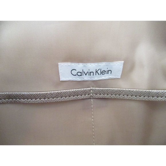 *Calvin Klein Cream Taupe Tan Vinyl Zip Around Train Case Cosmetic Travel Bag - Picture 11 of 11
